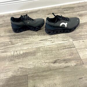 On Cloud Monster 2 Running shoes